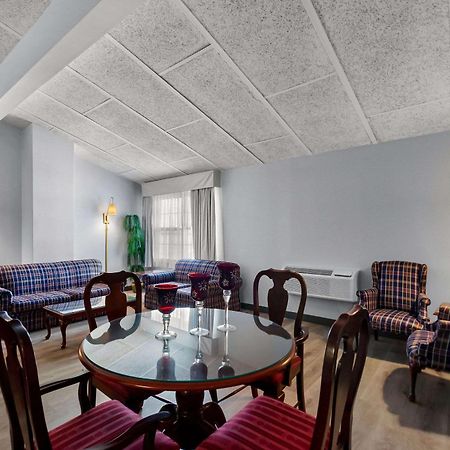 Clarion Inn Falls Church-Arlington Экстерьер фото