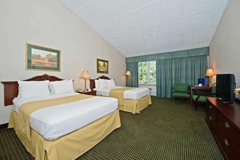 Clarion Inn Falls Church-Arlington Экстерьер фото
