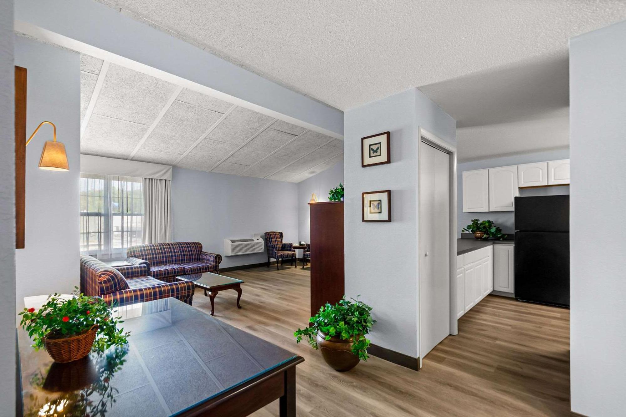 Clarion Inn Falls Church-Arlington Экстерьер фото