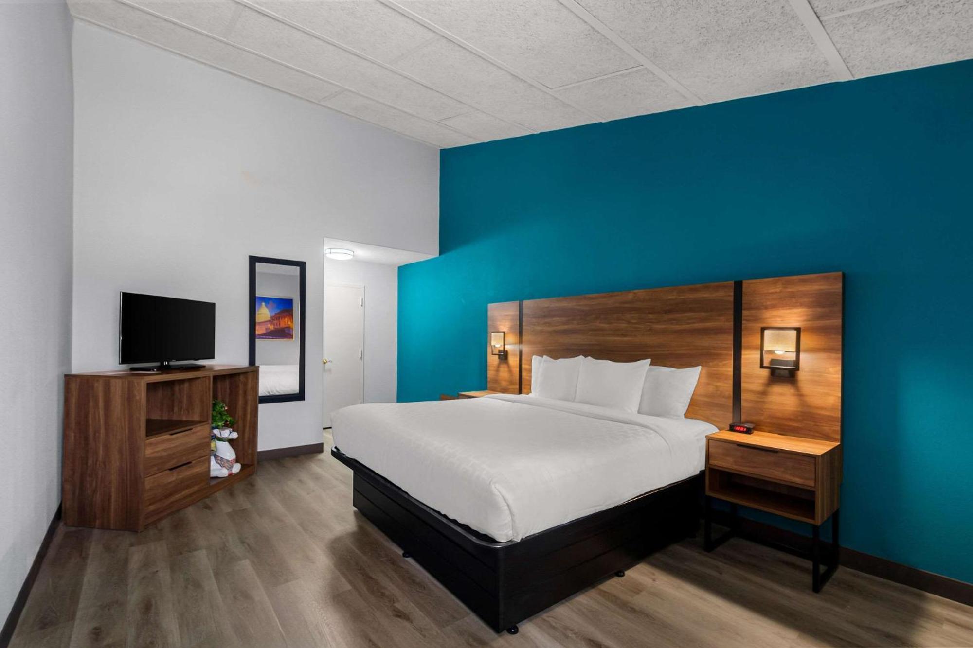 Clarion Inn Falls Church-Arlington Экстерьер фото