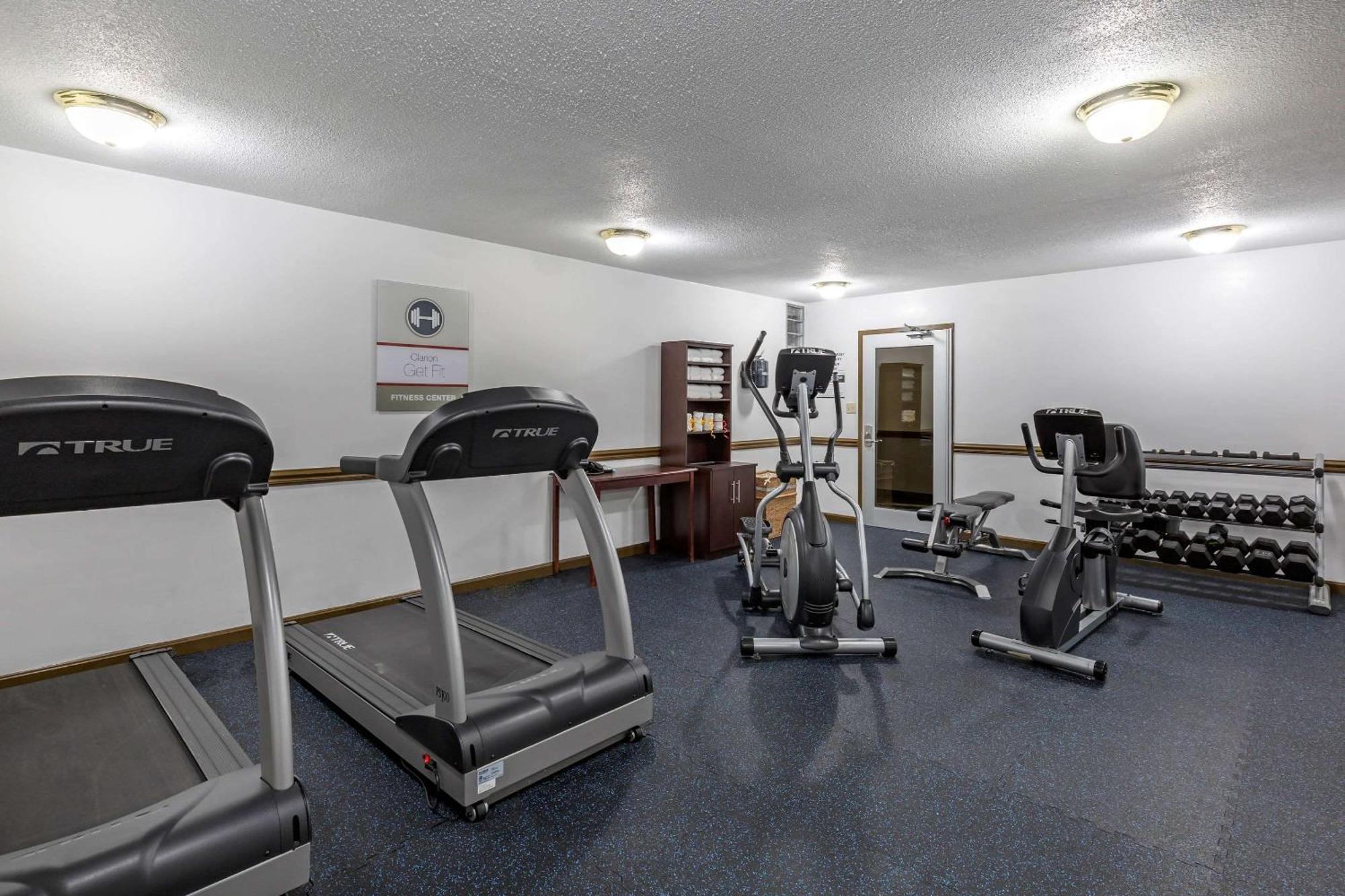 Clarion Inn Falls Church-Arlington Экстерьер фото