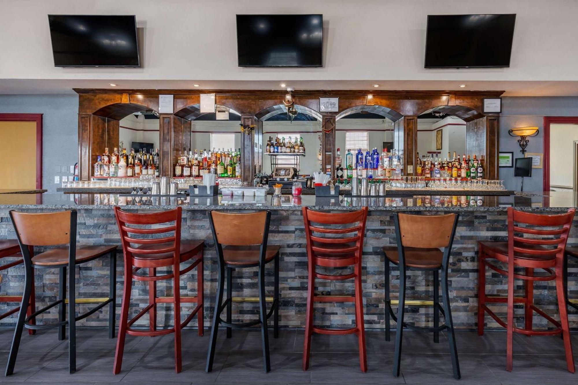 Clarion Inn Falls Church-Arlington Экстерьер фото