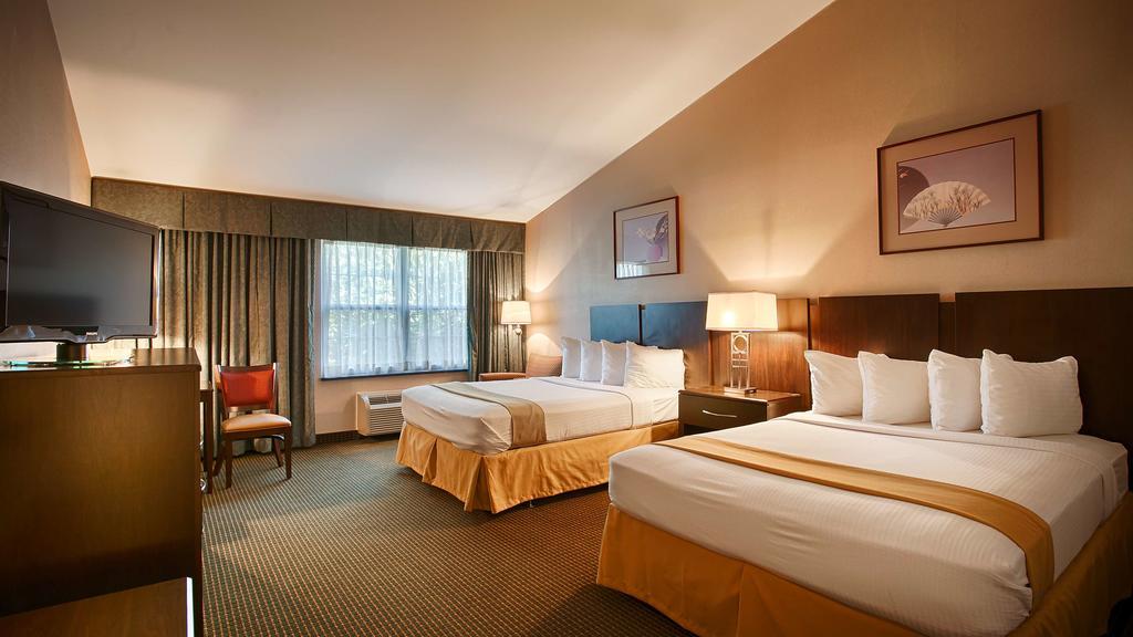 Clarion Inn Falls Church-Arlington Экстерьер фото