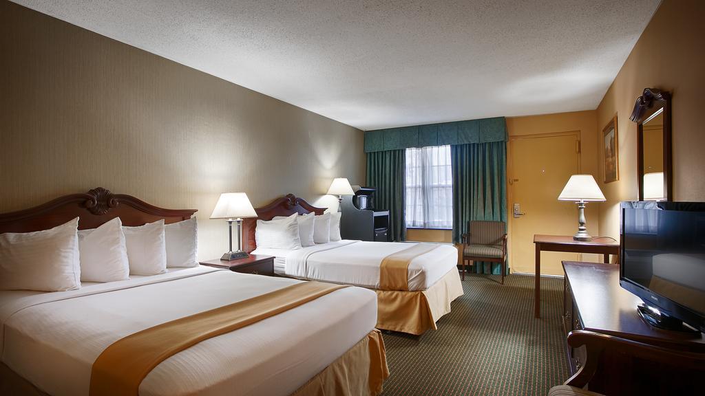 Clarion Inn Falls Church-Arlington Экстерьер фото