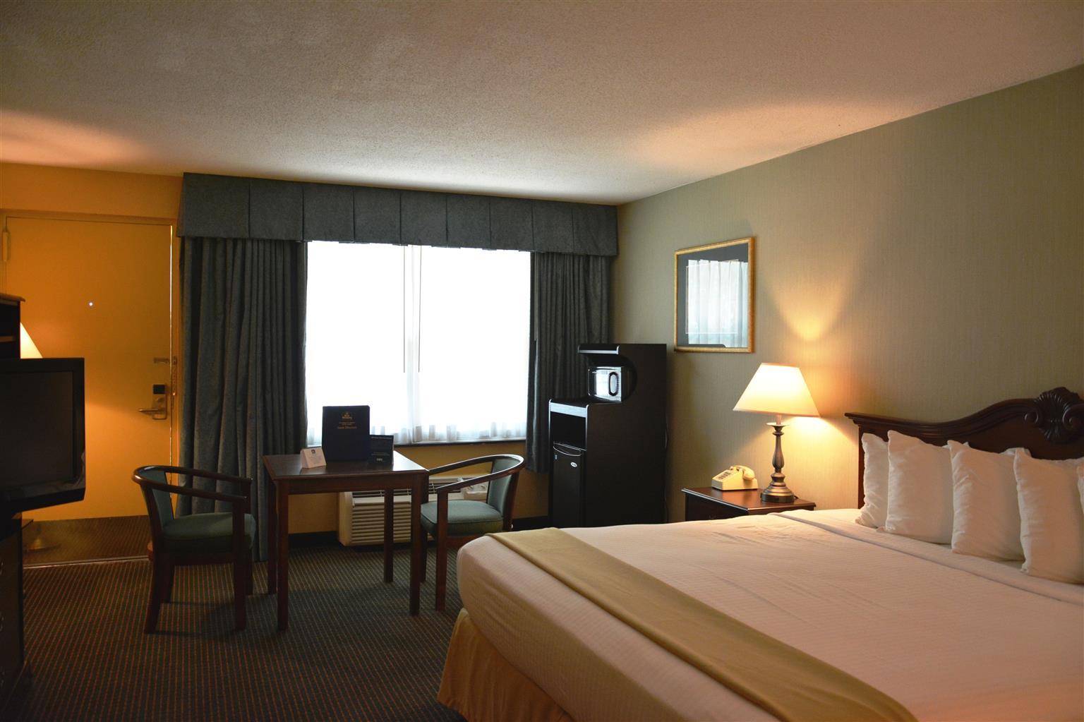 Clarion Inn Falls Church-Arlington Экстерьер фото