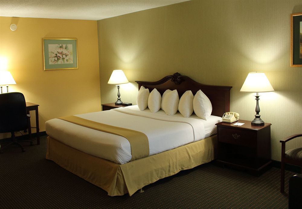 Clarion Inn Falls Church-Arlington Экстерьер фото