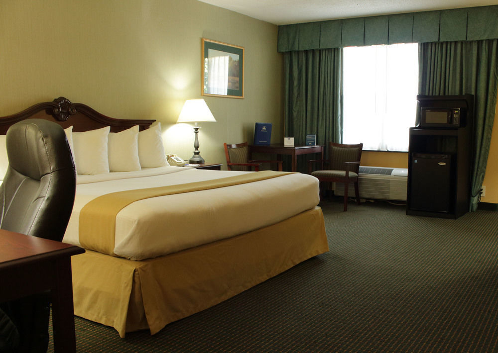 Clarion Inn Falls Church-Arlington Экстерьер фото