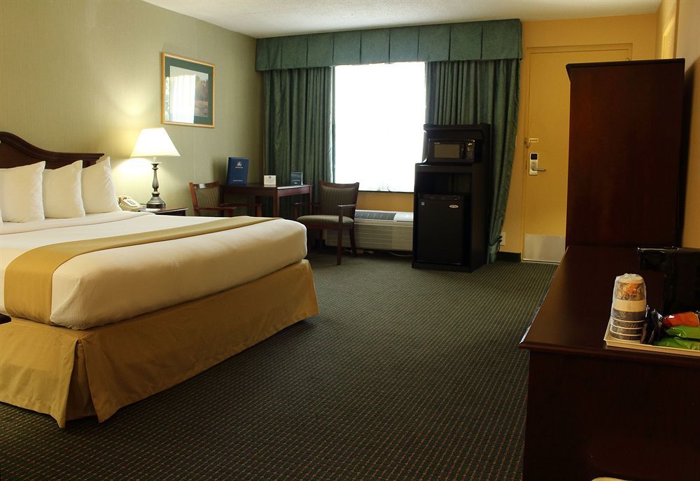 Clarion Inn Falls Church-Arlington Экстерьер фото