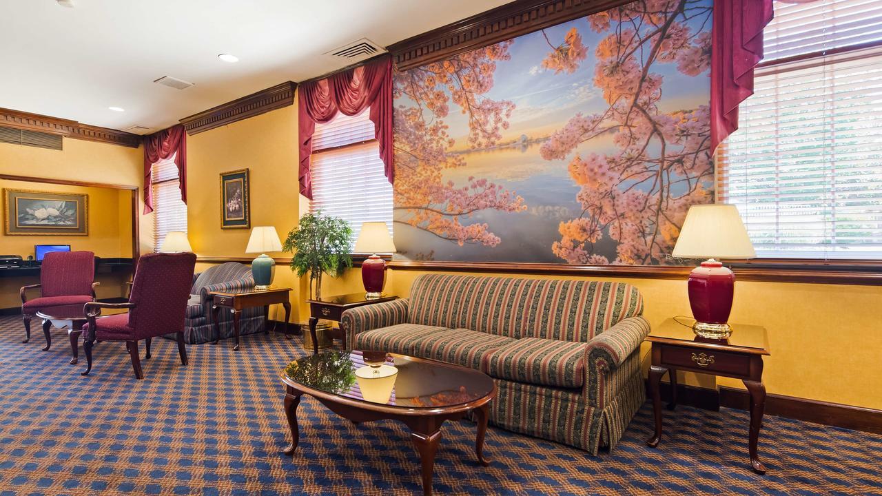 Clarion Inn Falls Church-Arlington Экстерьер фото