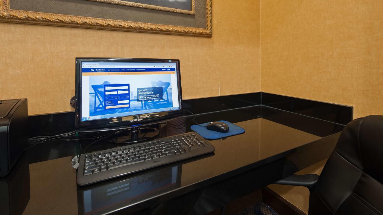 Clarion Inn Falls Church-Arlington Экстерьер фото