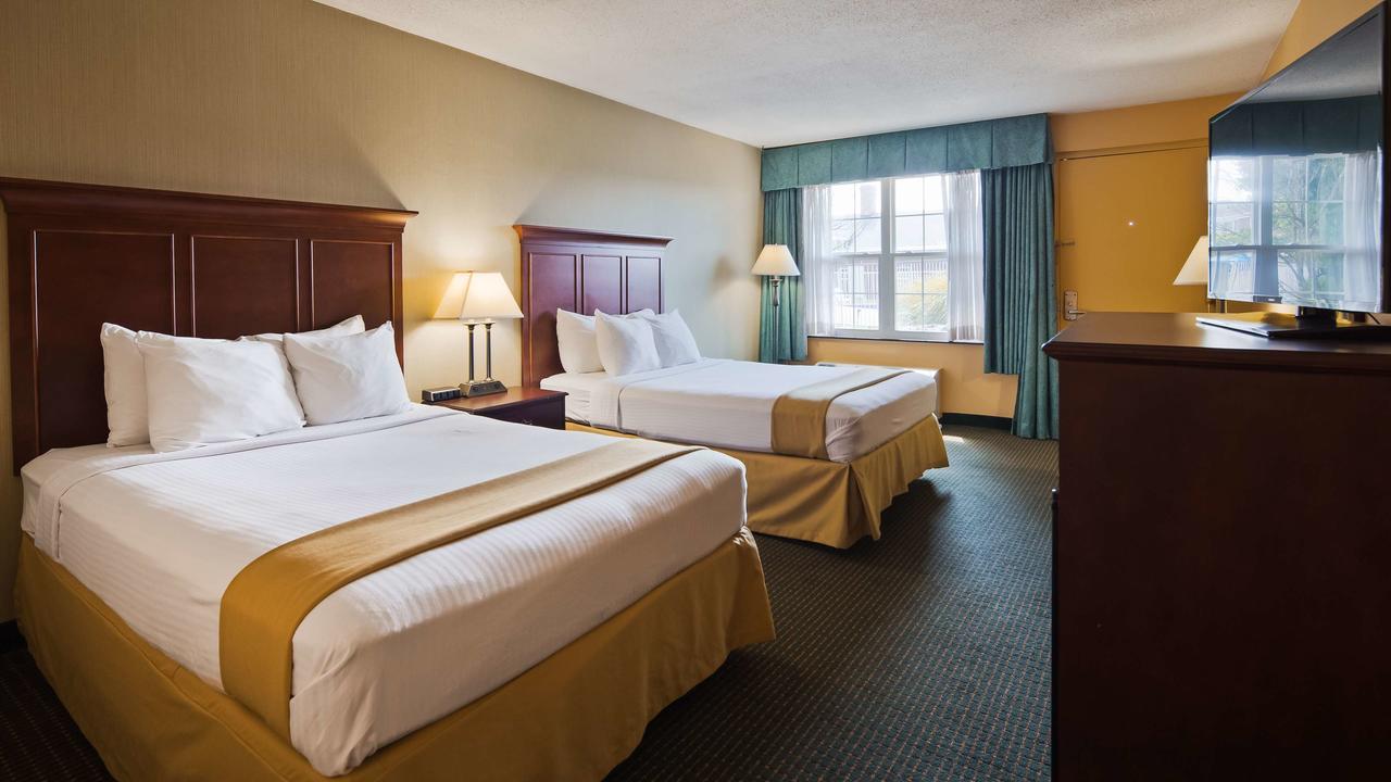 Clarion Inn Falls Church-Arlington Экстерьер фото