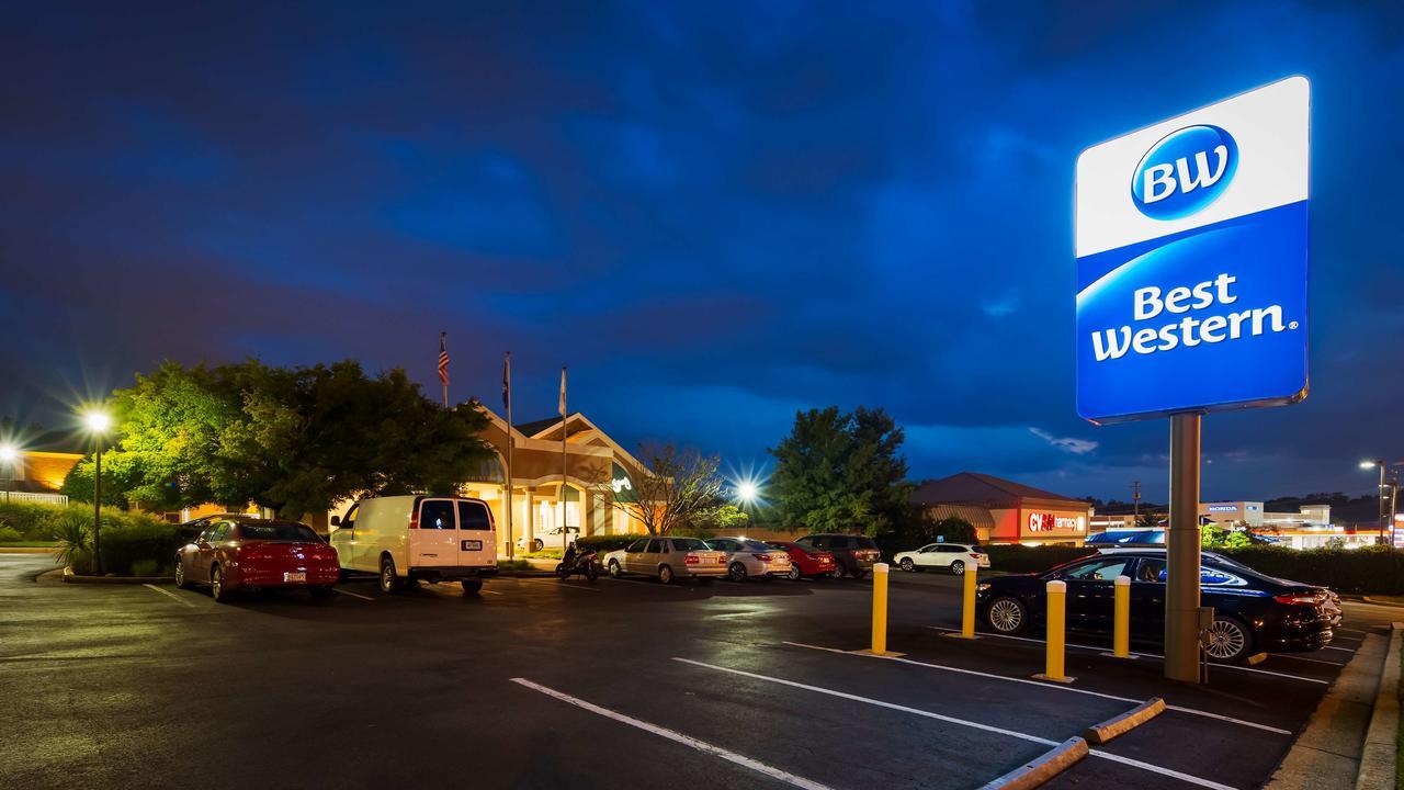 Clarion Inn Falls Church-Arlington Экстерьер фото