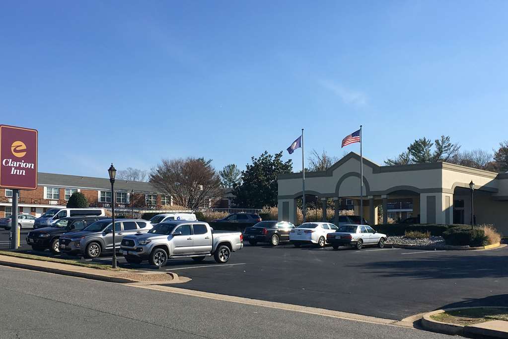 Clarion Inn Falls Church-Arlington Экстерьер фото